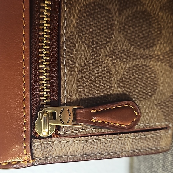 Coach Wyn Soft Wallet In Colorblock Signature Canvas - Picture 5 of 8